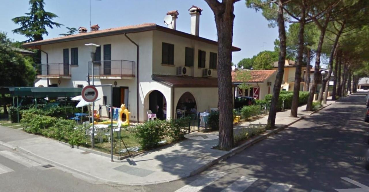 Amazing Villa With Private Garden In Бибионе Экстерьер фото