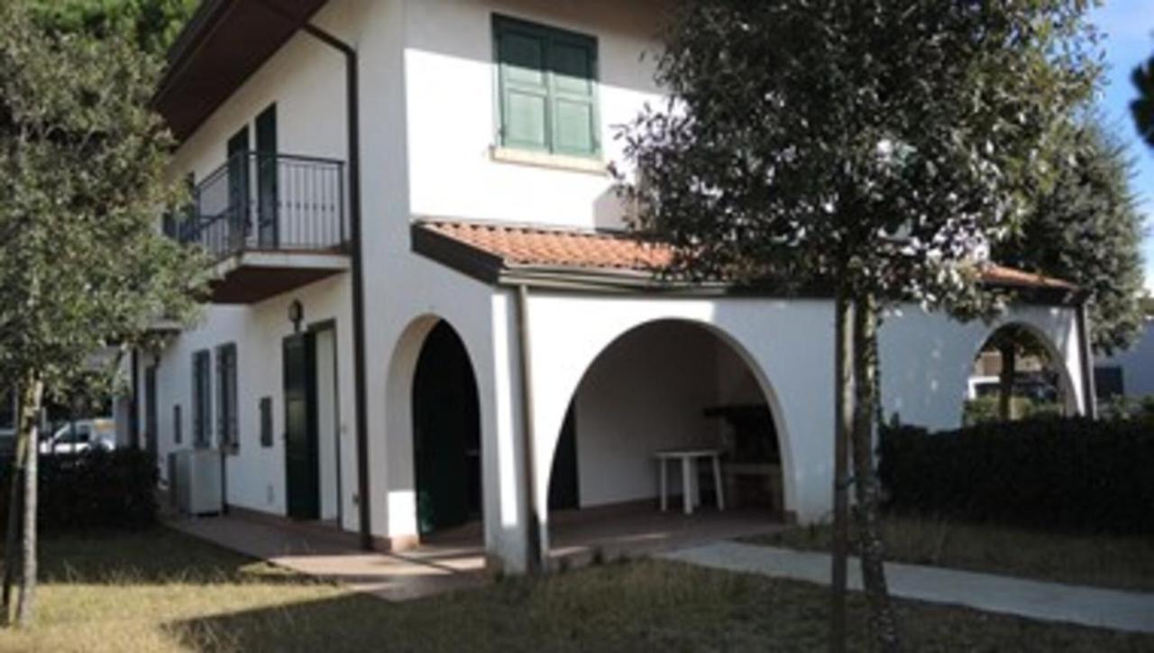Amazing Villa With Private Garden In Бибионе Экстерьер фото
